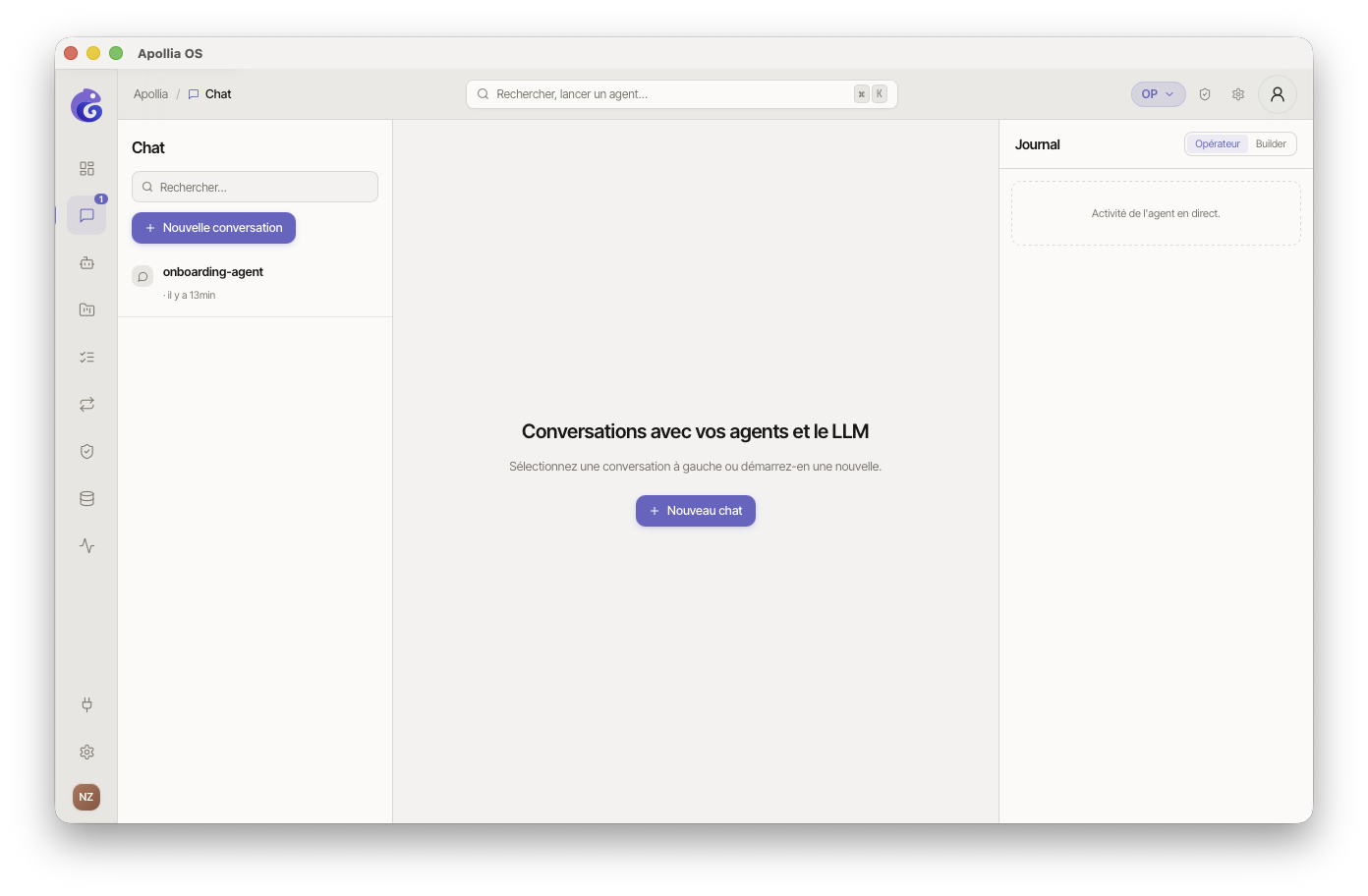 page Chat, sidebar conversations à gauche, zone vide au centre avec champ de saisie en bas
